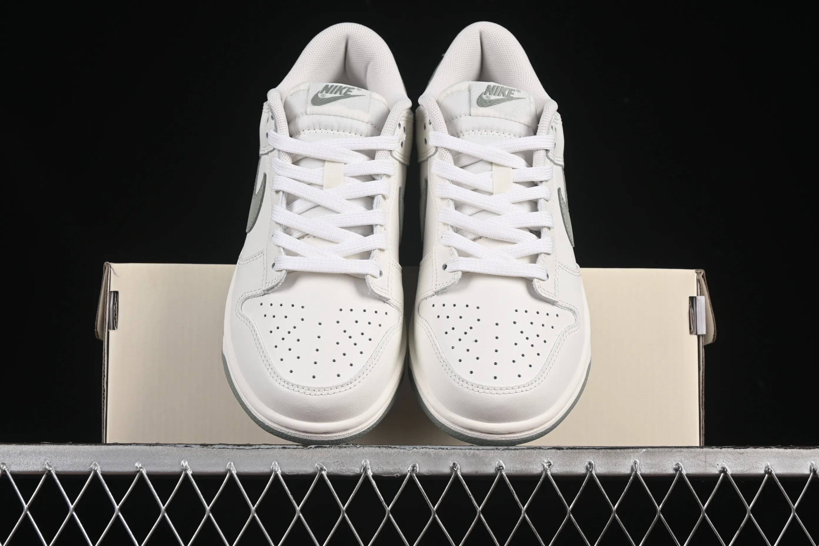 All Categories Nk SB Dunk Series Nk SB Dunk Low Low-top sneakers Nike SB Dunk Low Born Free Anniversary high-end customization Low-top casual sneakers WG0406-021